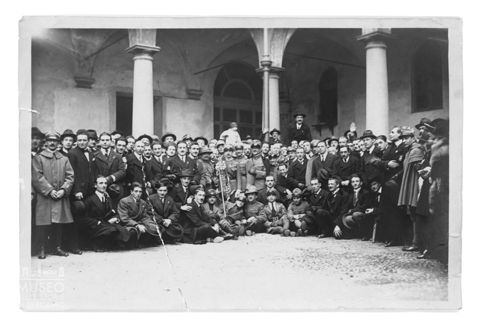 Ritratto di gruppo di militari e civili