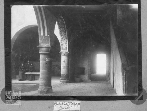 Castello di Malpaga - Cortile interno