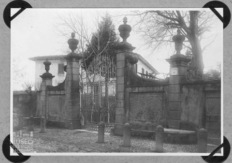 Cancello d'ingresso di villa signorile