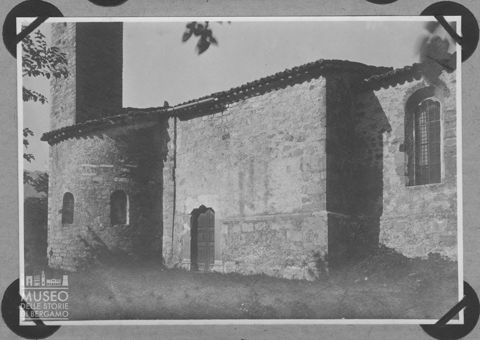 La chiesa di San Pietro in Vincoli a Spinone - Ingresso laterale