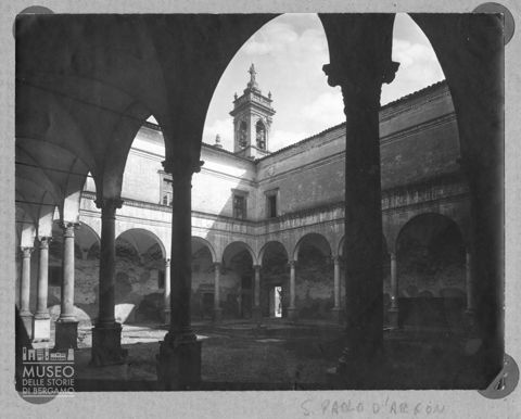Chiostro piccolo dell'abbazia benedettina di San Paolo d'Argon