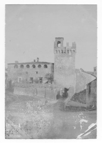 Portale delle mura di Istia d'Ombrone