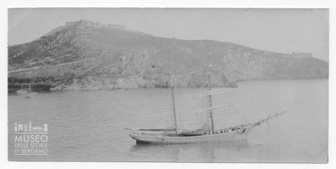 Imbarcazione a vela