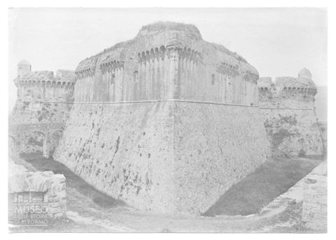 Veduta della fortezza di Sarzanello