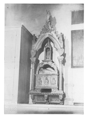 Tomba di Guarniero degli Antelminelli