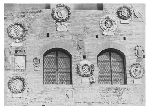 Dettaglio della facciata di Palazzo Pretorio di Certaldo