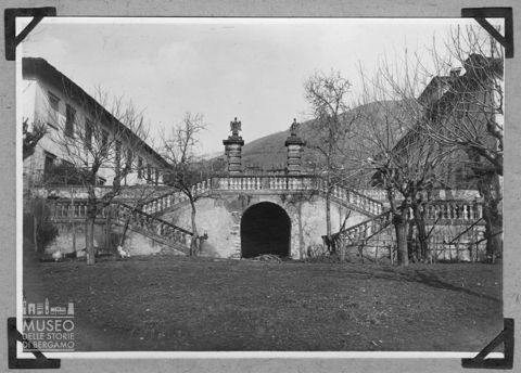 Castello Giovannelli a Luzzana - Scalinate