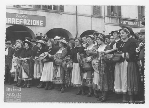 Un gruppo folcloristico