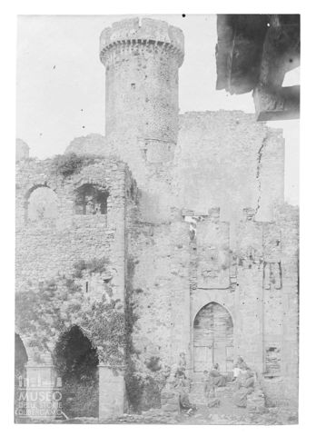 Foto di gruppo al castello di Malgrate