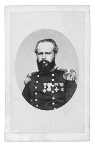 Ritratto di uomo in uniforme