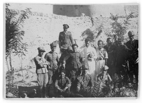 Ritratto di gruppo di militari italiani in Libia tra cui il sergente Giuseppe Zanolla