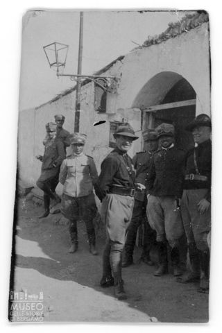 Gruppo di militari