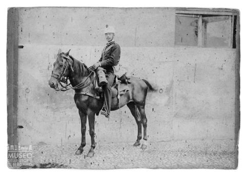 Ritratto di Crotti Ugo a cavallo