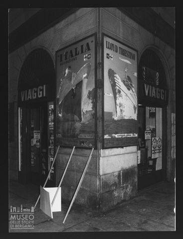 Cartelloni pubblicitari dell'Italia Navigazione e del Lloyd Triestino