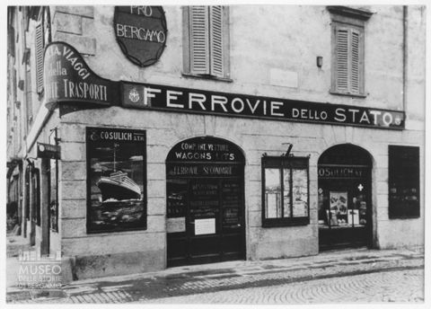 Seconda sede dell'Agenzia Viaggi Lorandi, in via Roma 2, angolo via Tiraboschi.
