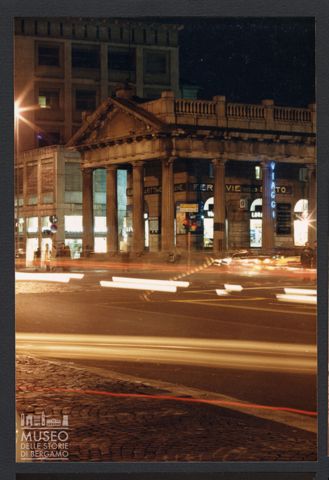 Largo Porta Nuova, notturno.