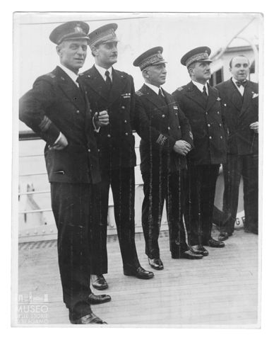 Il Comandante Lena e altri esponenti della Regia Marina sul Conte di Savoia.
