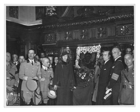 Le Altezze Reali Umberto II e Maria José a bordo del Conte di savoia