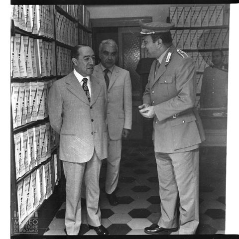Visita del prefetto alla caserma dei carabinieri di via Masone