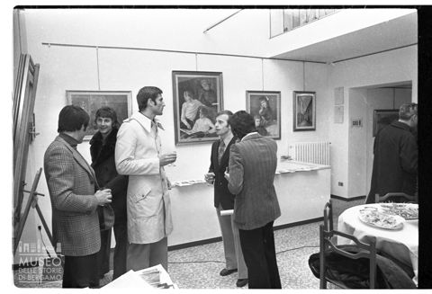 I giocatori dell'Atalanta visitano una mostra di Remo Faggi alla Galleria Locatelli