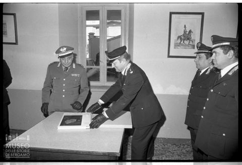 Visita del generale Palumbo alla caserma dei carabinieri di via Masone