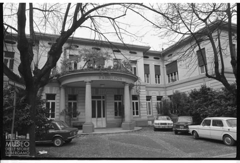 Vedute dell'Ospedale Maggiore di Bergamo e dimostrazione di un rene artificiale