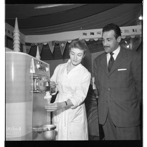 Macchina per gelato alla Fiera Campionaria di Milano