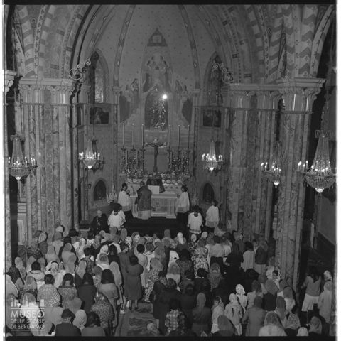 Celebrazione di una messa presso la chiesa dell'Istituto Palazzolo di Bergamo