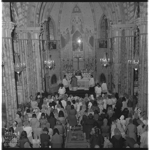 Celebrazione di una messa presso la chiesa dell'Istituto Palazzolo di Bergamo