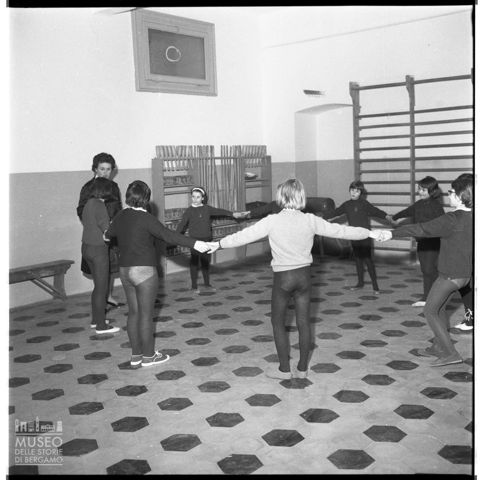 Bambine in palestra