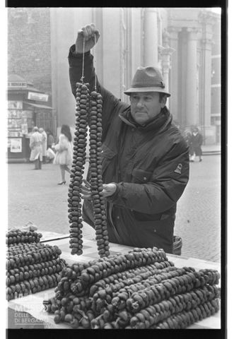 Venditore di castagne affumicate