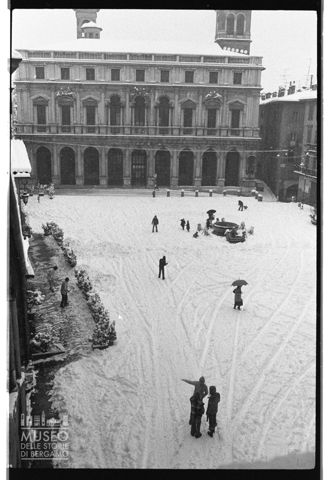 Piazza Vecchia sotto la neve