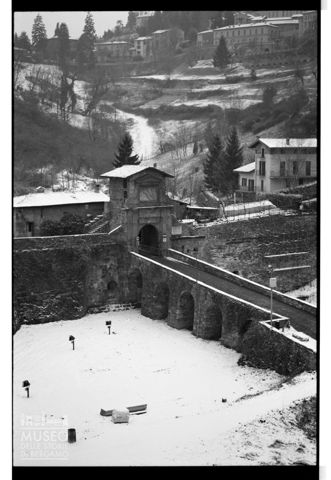 Porta San Lorenzo sotto la neve