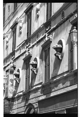 Facciata di un palazzo in via Pignolo
