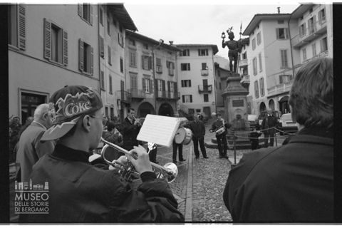 Banda musicale in piazza Zignoni a San Giovanni Bianco