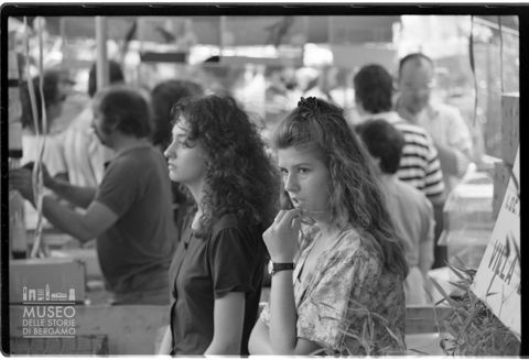 Ragazze alla Sagra degli Uccelli di Almenno San Salvatore