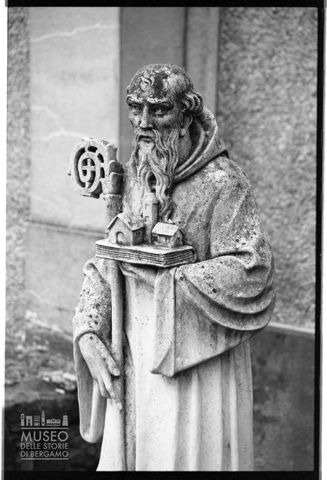 Scultura raffigurante un santo