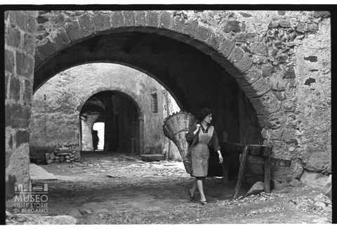 Portici a Cornello dei Tasso