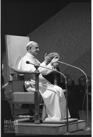 Ritratto di Paolo VI durante un'udienza generale nell'Aula Paolo VI