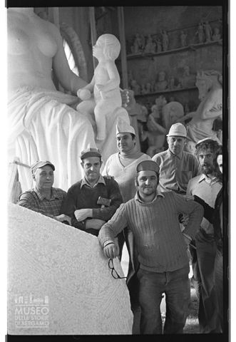Ritratto di gruppo presso gli Studi di Scultura Nicoli