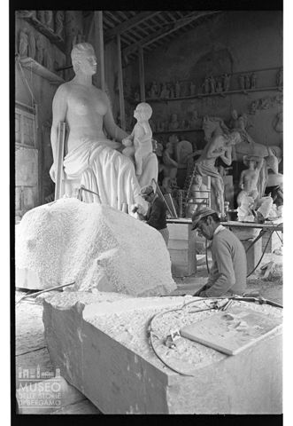 Marmisti a lavoro presso gli Studi di Scultura Nicoli