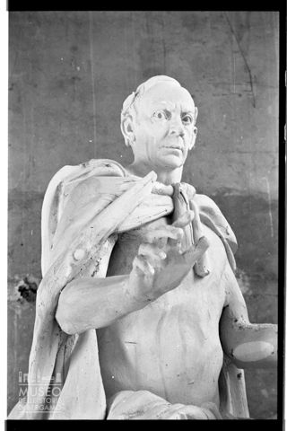 Scultura del monumento I Sette di Gottinga di Floriano Bodini