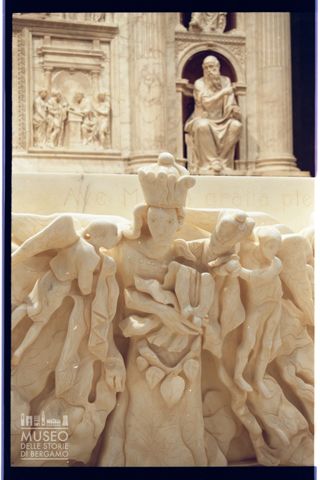 Dettaglio dell'altare realizzato da Floriano Bodini per il Santuario della Santa Casa di Loreto