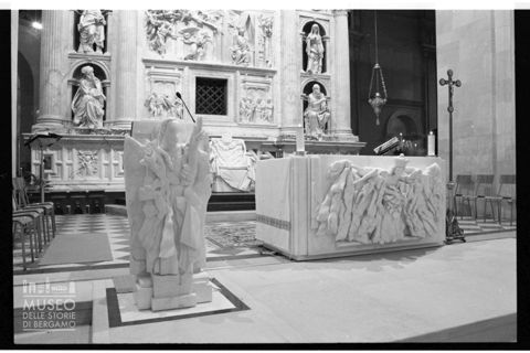 Ambone e altare per il presbiterio realizzati da Floriano Bodini per il Santuario della Santa Casa di Loreto