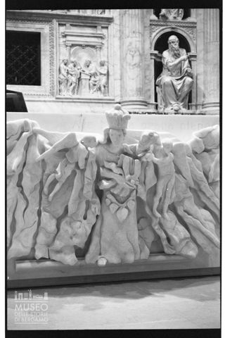 Altare scolpito da Floriano Bodini per il Santuario della Santa Casa di Loreto