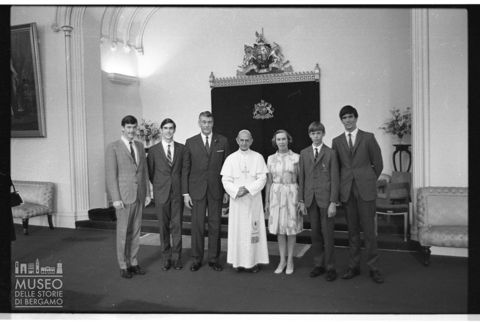 Ritratto di gruppo di Paolo VI e la famiglia del governatore Sir Roden Cutler