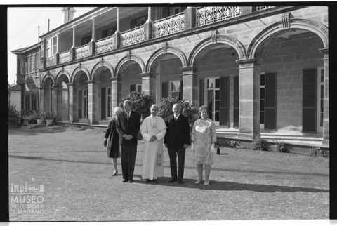 Ritratto di gruppo nel giardino della Casa dell'Ammiragliato di Sydney