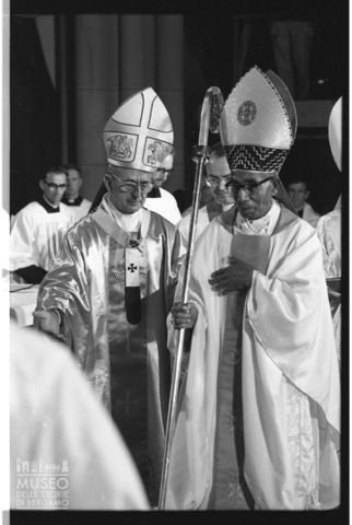 Ritratto di papa Paolo VI e del vescovo Louis Vangeke