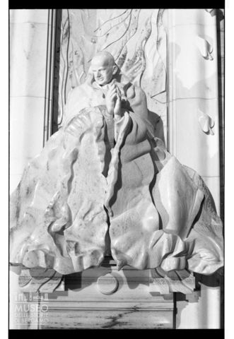 Monumento a Paolo VI di Floriano Bodini all'interno del Duomo di Milano