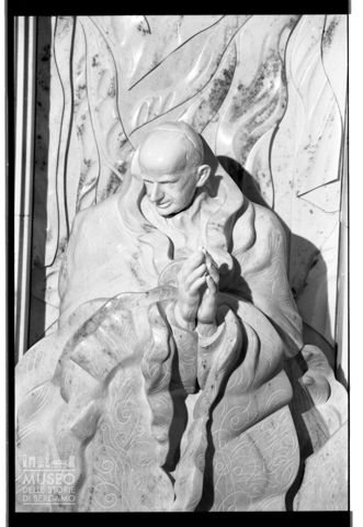 Monumento a Paolo VI di Floriano Bodini all'interno del Duomo di Milano